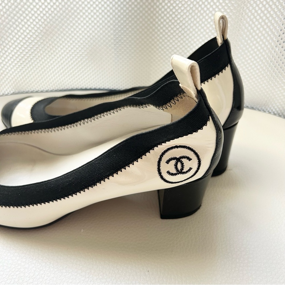 Excellent Chanel Women's Black and White Pumps - Picture 5 of 7